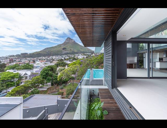 5 BEDROOM HOUSE RENTED IN CAMPS BAY